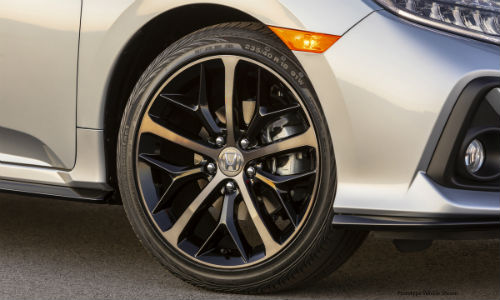 Closeup of wheel on 2021 Honda Civic Hatchback Sport Touring