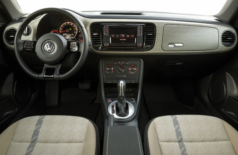 2018 VW Beetle interior_o